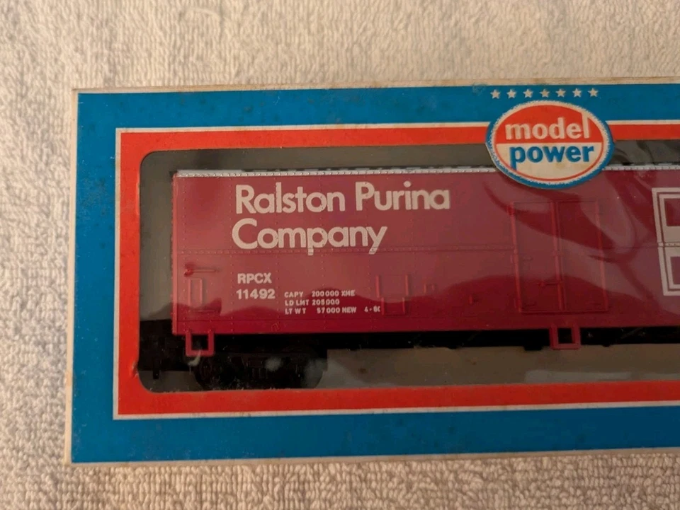 MODEL POWER Ralston Purina Co. 50' THERMO KING REEFER BOX CAR NOS - Image 2 of 4