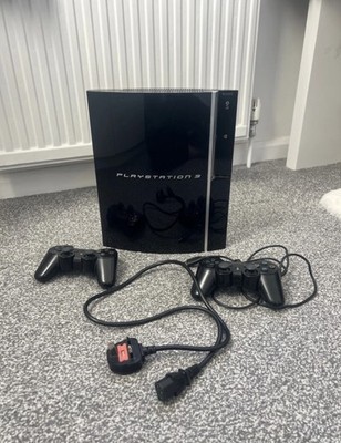 Playstation 3 + Stromkabel + Controller x2