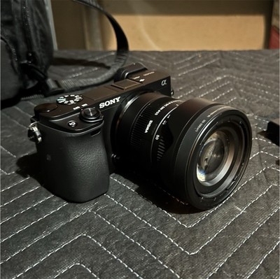 Sony Alpha a6400 Mirrorless Camera Sigma 18-50mm f/2.8 Lens 24.2MP Wi-Fi LCD