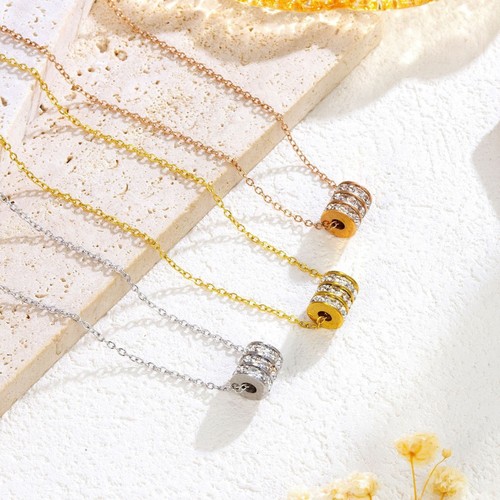 Collier moderne en acier titane pour femmes avec une chaîne en os Collier moderne en acier titane pour femmes avec une chaîne en os