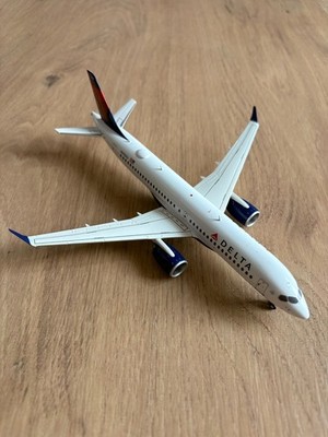 GeminiJets Airbus A220-300 - Maßstab  1:200 - DELTA-Airlines - Modellflugzeug