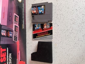 Nintendo NES Action Set - Console in scatola con Mario / Duck Hunt e Light Gun