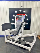 Life Fitness | Pro2 Seated Leg Press