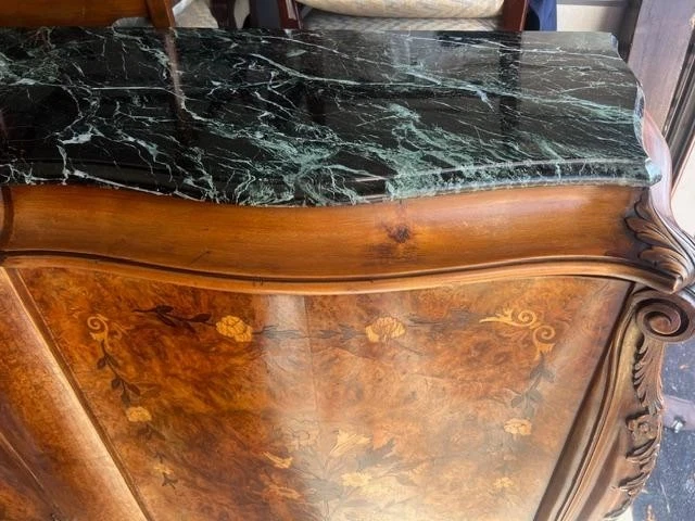 Barra seca italiana de bebidas de nogal y marquetería con tapa de mármol de la década de 1930 Foto 4 de 4