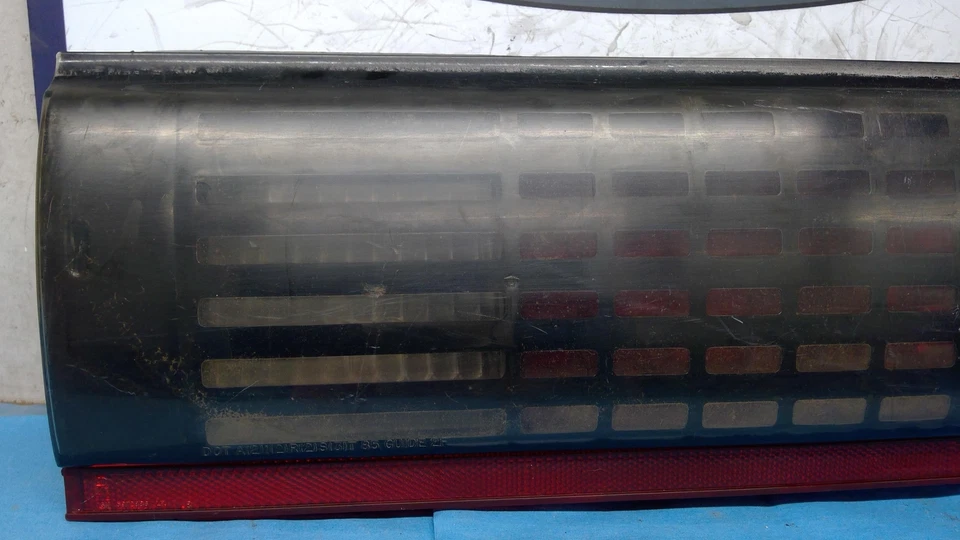 *SEE PIC BROKEN MOUNT* Tail Light PONTIAC FIREBIRD Right 87 88 89 RH REAR GTA TA - Image 2 of 4