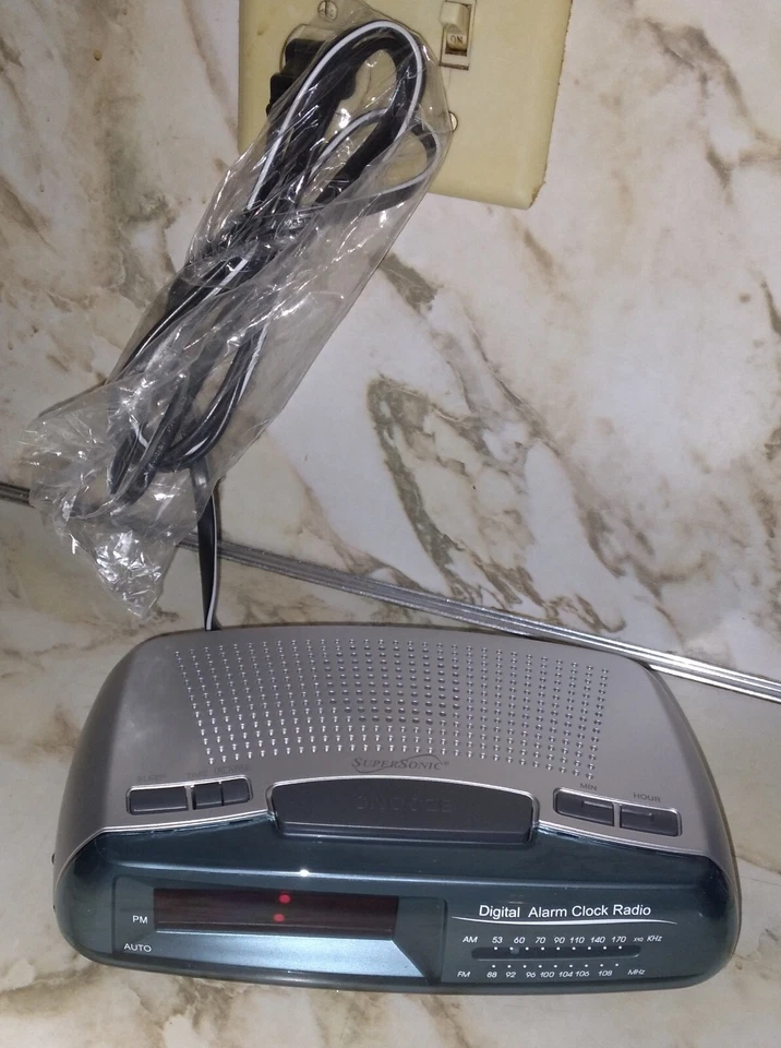 NOS NIB Supersonic SC-320 Alarm Clock AM/ FM Radio with LED Display Silver Blue - Image 4 of 4