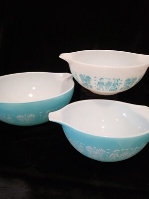 Pyrex Amish Butterprint Cinderella style mixing bowls with handles
