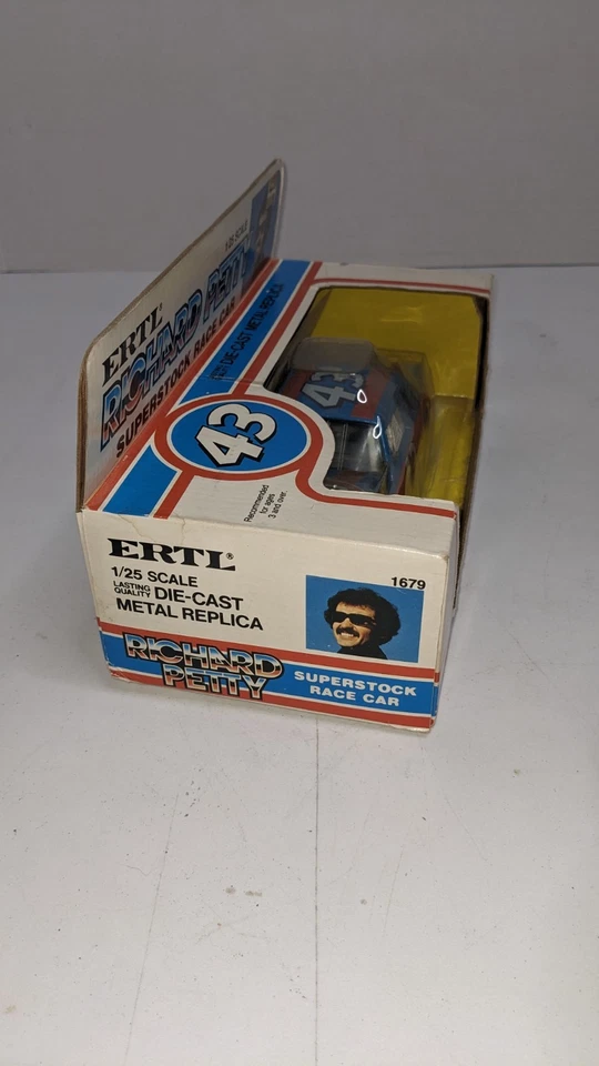 RARE Ertl #1679 Richard Petty #43 NASCAR Stock Car + ORIGINAL RECEIPT - DieCast - Image 4 of 4