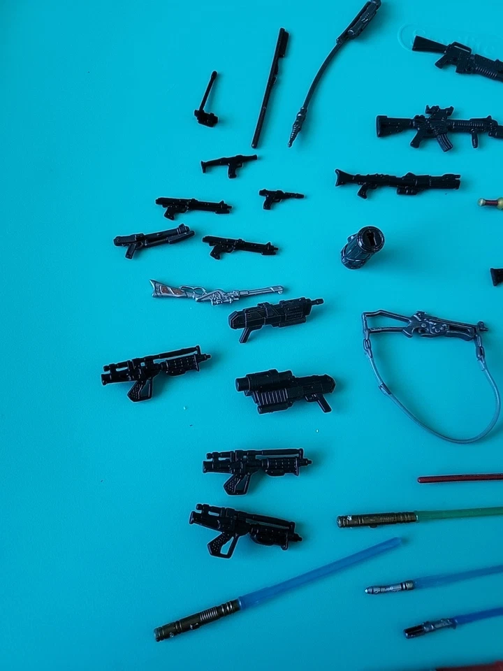 Star Wars Action Figure Lot – 20+ Figures & Weapons – Sith, Jedi, Troopers - Image 3 of 4