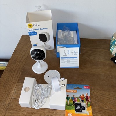 Yale Smart Living Home FHD Indoor Überwachungskamera - Weiß (SV-DFFI-W) mit 64gb