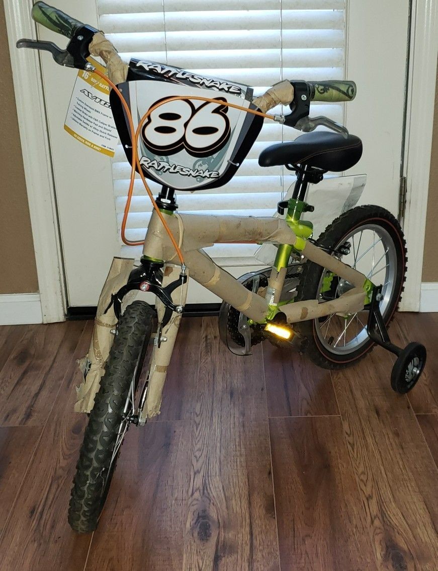 FREE SHIPPING!...Brand "NEW " 16" Avigo Rattlesnake Boys Bik