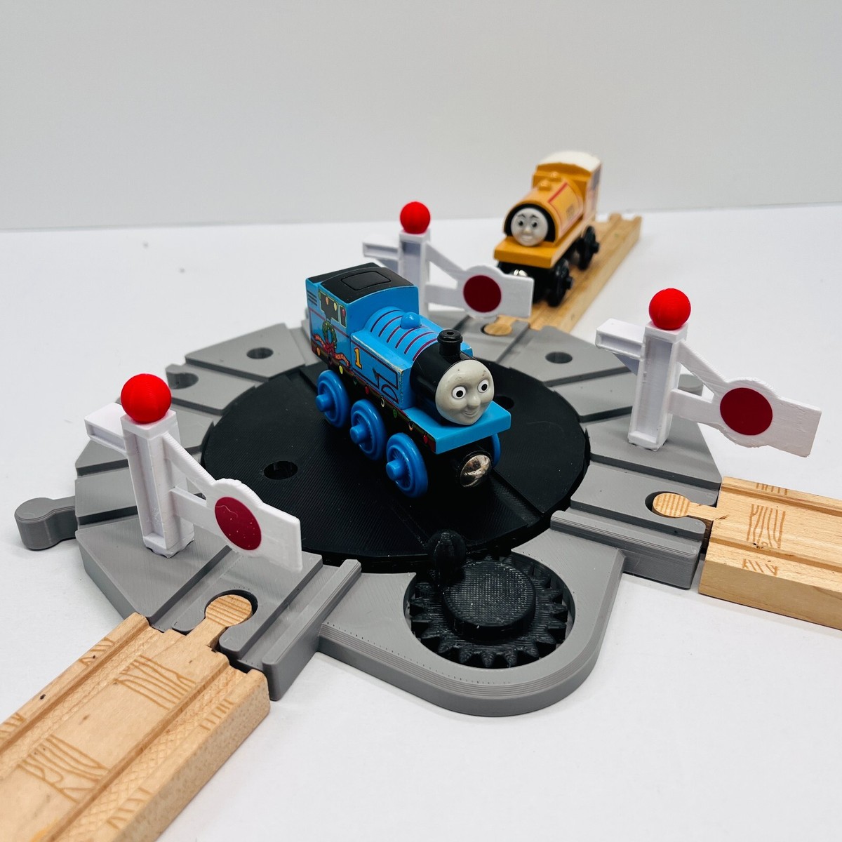 Wooden Railway Roundabout 7-Way Turntable Switch Track Fits