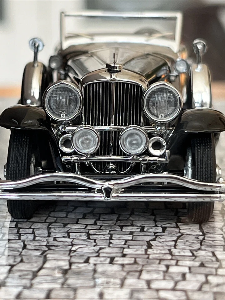 1929 DUESENBERG MODEL J TORPEDO CONVERTIBLE COUPE 1/43 CAR MODEL BY MINICHAMPS - Image 2 of 4