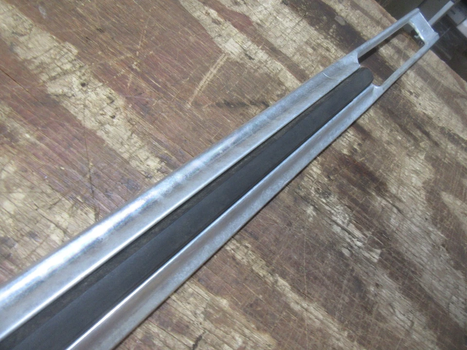 Camión Ford F150 250 XLT 1973-1979 guardabarros delantero moldura exterior conductor Foto 3 de 4