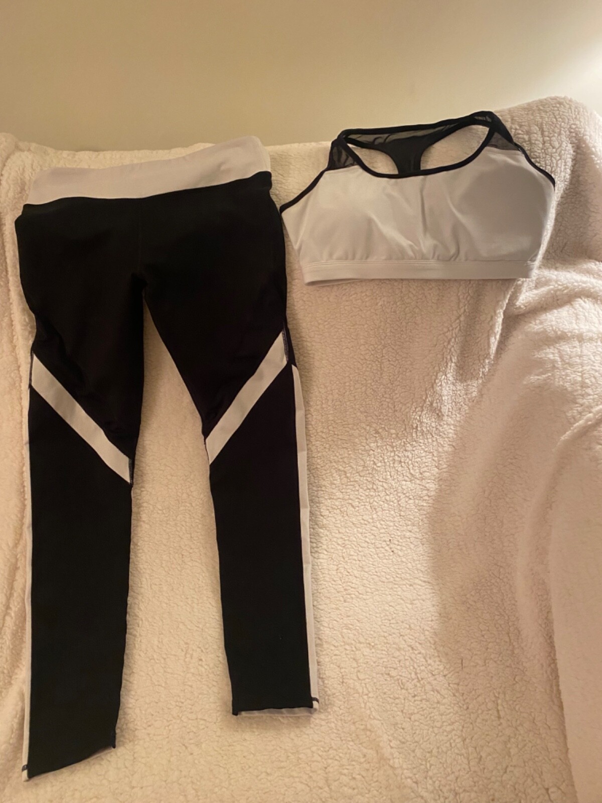 Fabletics workout set very good condition - image 1