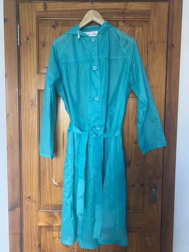 Noisy Nylon belted rain mac| Fold Away 