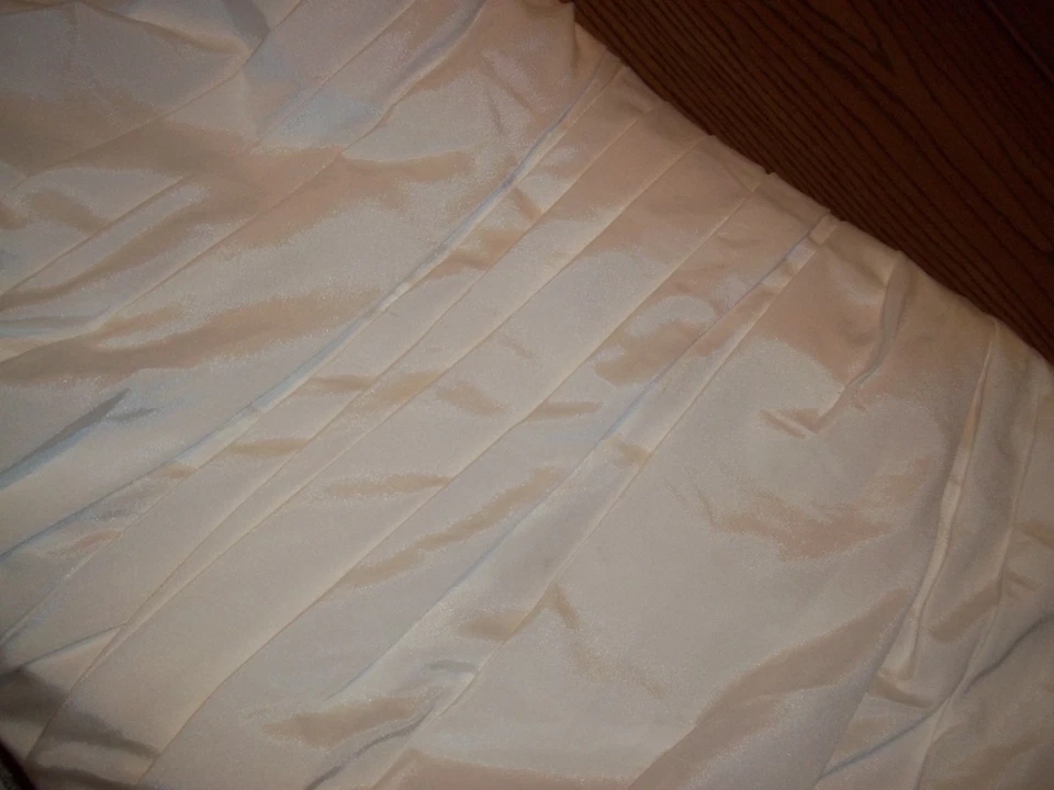 David's Bridal Taffeta Scoop Neck Tiered Mermaid Wedding Dress Size 10 Ivory - Image 3 of 4