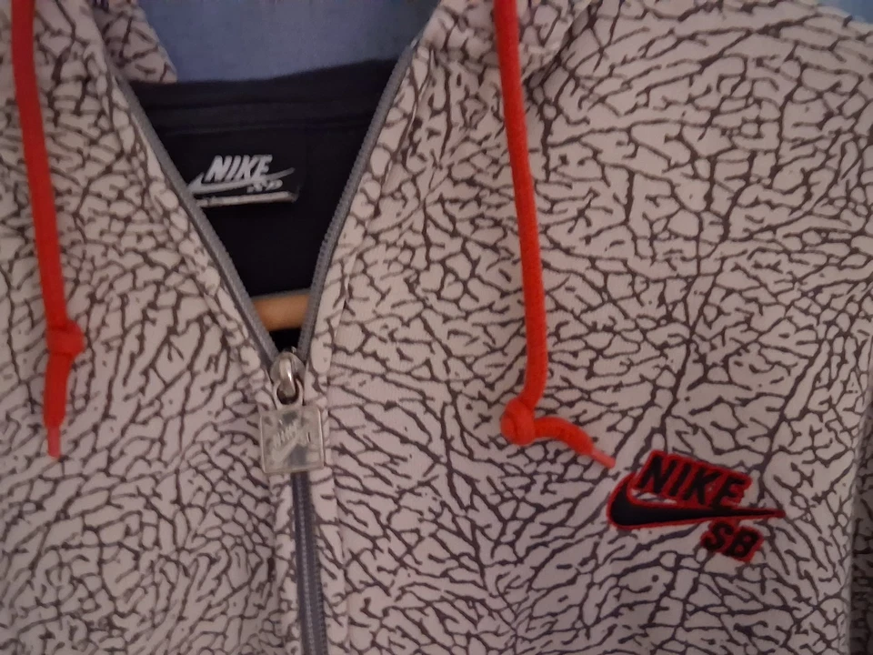 NIKE SB ELEPHANT HOODIE SIZE MEDIUM/LARGE WITH NIKE SB ELEPHANT  PRINT HAT wBELT - Image 3 of 4