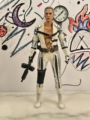   Hot Toys Metal Gear Solid 3 - The Boss 1/6th X3028 Video Game Series
