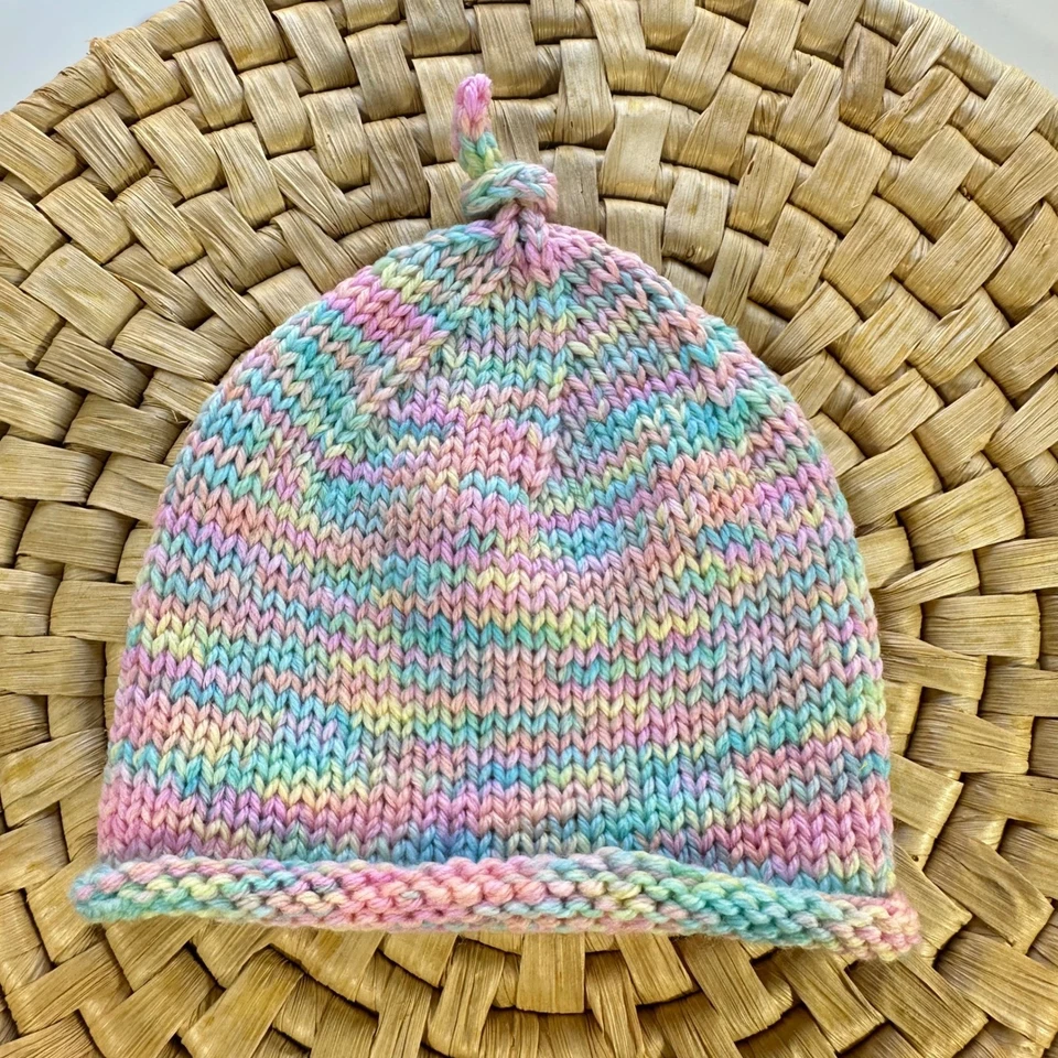 Gorro de malha bebê arco-íris cores pastel boné recém-nascido nó superior gorro - Imagem 4 de 4