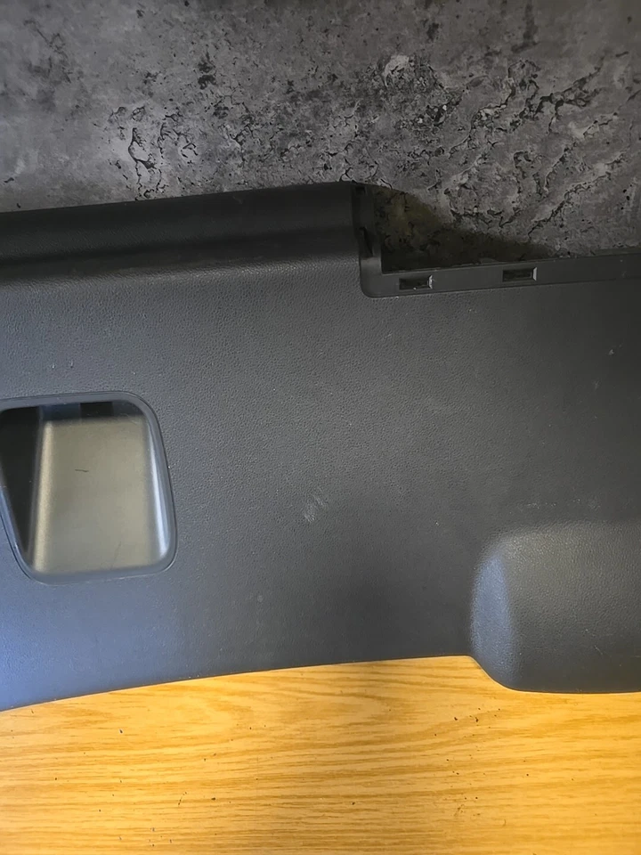 PEUGEOT 3008 2013 TAMPA TRASEIRA INTERNA ACABAMENTO TAMPA TRASEIRA 9670581877 - Imagem 3 de 4