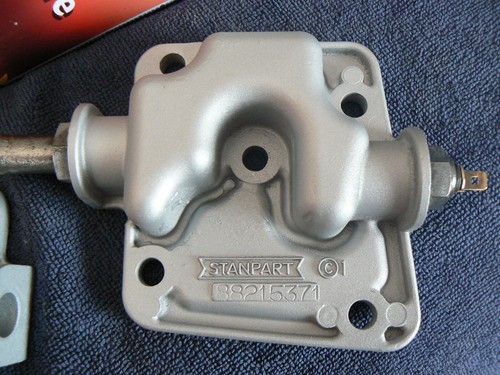 TRIUMPH STAG ENGINE CYLINDER HEAD WATER TRANSFER HOUSINGS PAIR. - Picture 3 of 5