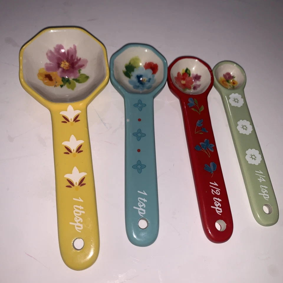 Pioneer Woman ~ Juego de cuatro (4) cucharas medidoras de gres Foto 2 de 2