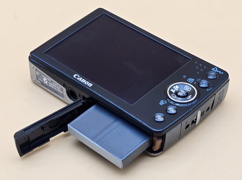 Canon Digital Camera IXUS 75 7.1MP Silver. No Charger. Minor Pixel Damage. - Picture 10 of 11