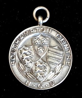 Medaglia portabici in argento sterling 12 7 gr. Southampton Centre Championship 1948.