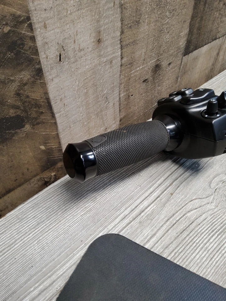 2023 23 17-23 Harley Davidson Tri Glide EZ INSTALL Manillar Controles Empuñaduras 14" Foto 2 de 4