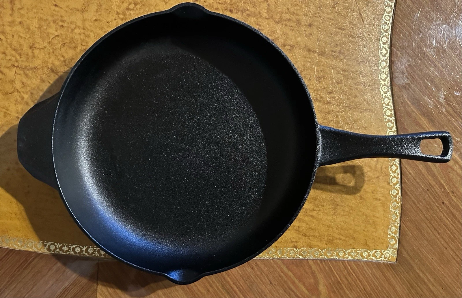 Black Calphalon Cast Iron Skillet Pan Side Spouts - 10" Diameter