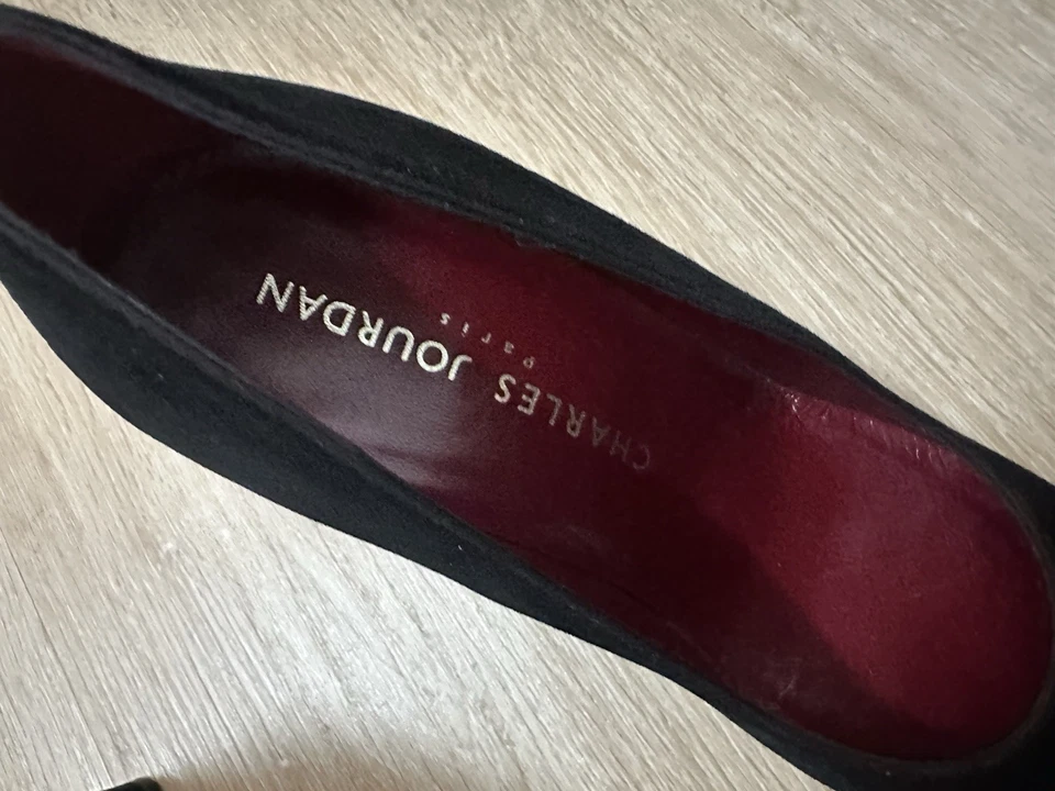 Tacones negros vintage Charles Jourdan talla 7 precio original 185$ Foto 3 de 4