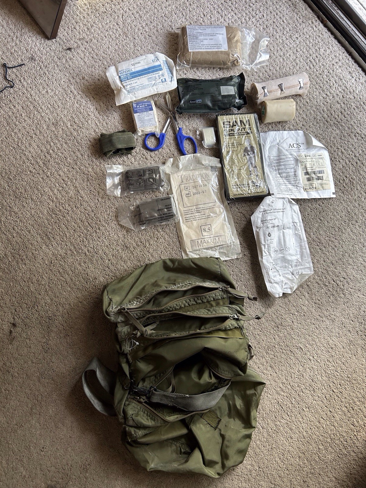 G.I. Army Medic Bag, Medical,Instrument and Supply Set w/contents FREE SHIPPING