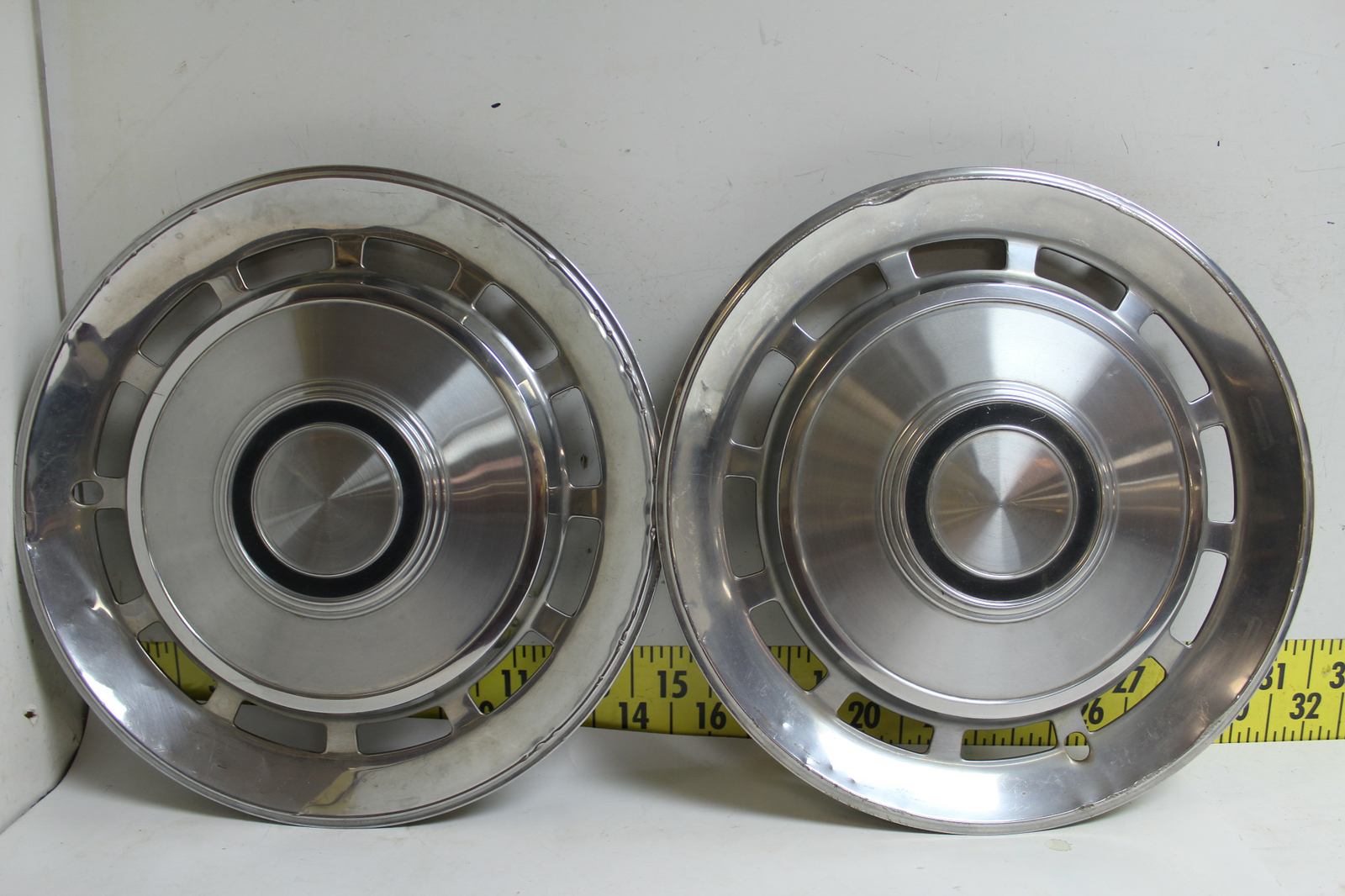 OEM Set of 2 14" Hubcaps D9DZ1130A 197882 Ford Granada Mercury