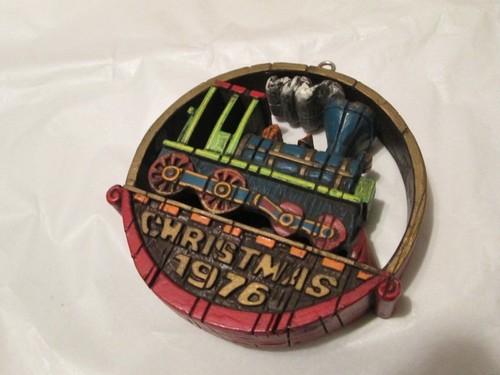 Hallmark 1976 Partridge Tree Train 1979 Downhill Run 1982 Raccoon Ornament Lot - Picture 7 of 9
