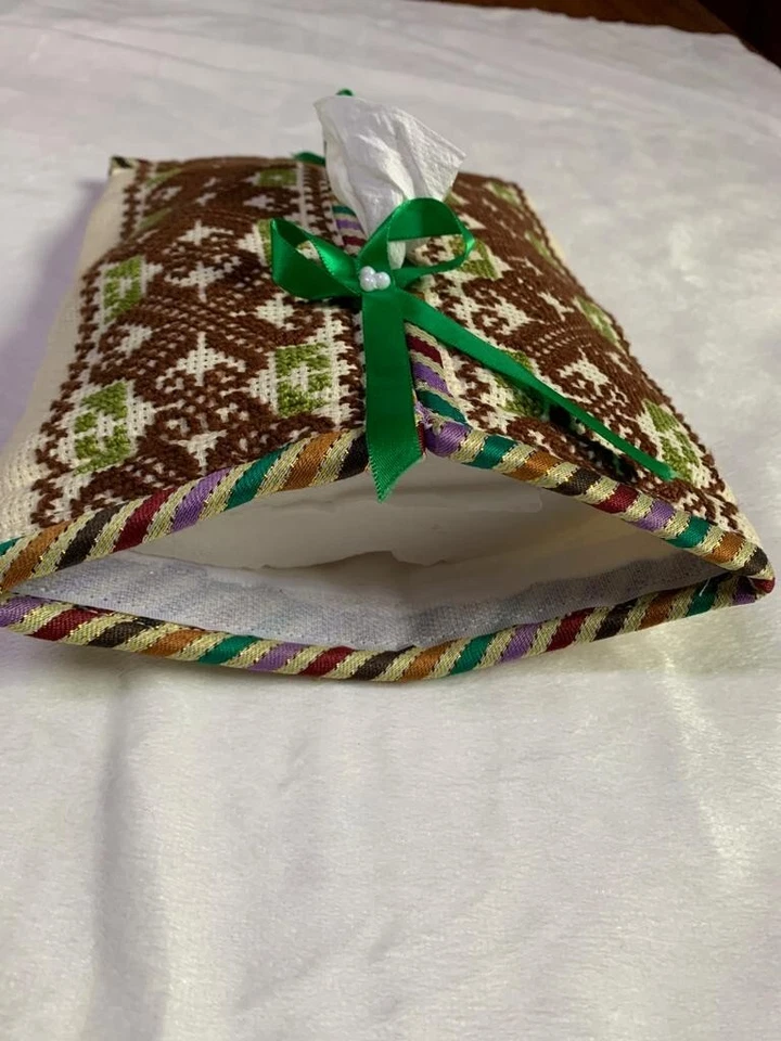 Tissue Paper beautiful Hand embroidery tissue box original silk Very beautiful. - Image 2 of 4