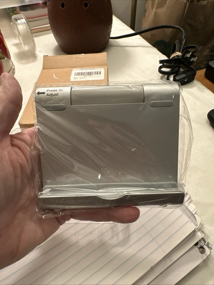 Soporte para Tableta JETech, Soporte de Escritorio Portátil Ajustable, Plateado Foto 2 de 4