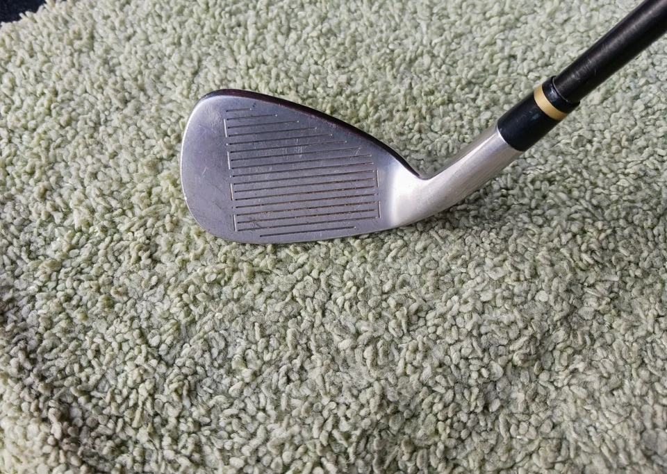 Cobra Cavity Back 50deg Gap Wedge w/35.5" Wedge Flex Graphite Shaft - Image 3 of 4
