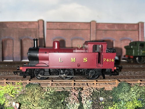 Hornby OO Spur 0-6-0 Klasse 3F Jinty in LMS purpurrot #7414 Top Zustand | Zustand: New