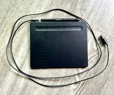 Wacom Intuos Creative Pen Tablet   Small, Black   Lightly Used with Minor Scuffs