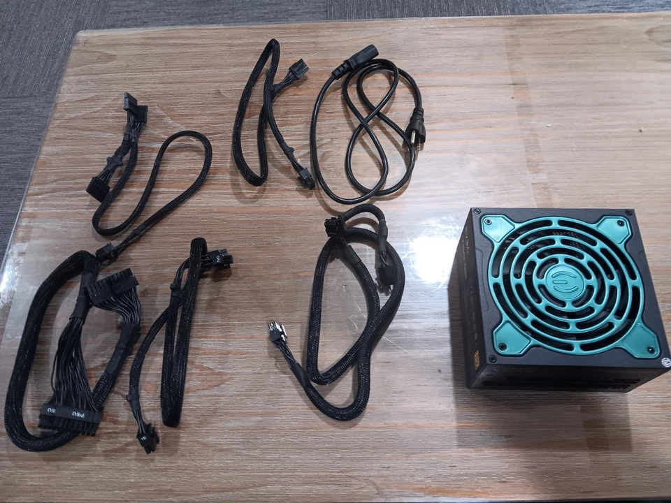 Fuente de alimentación EVGA SuperNova 750 G5 80 Plus Gold 750W Foto 3 de 4