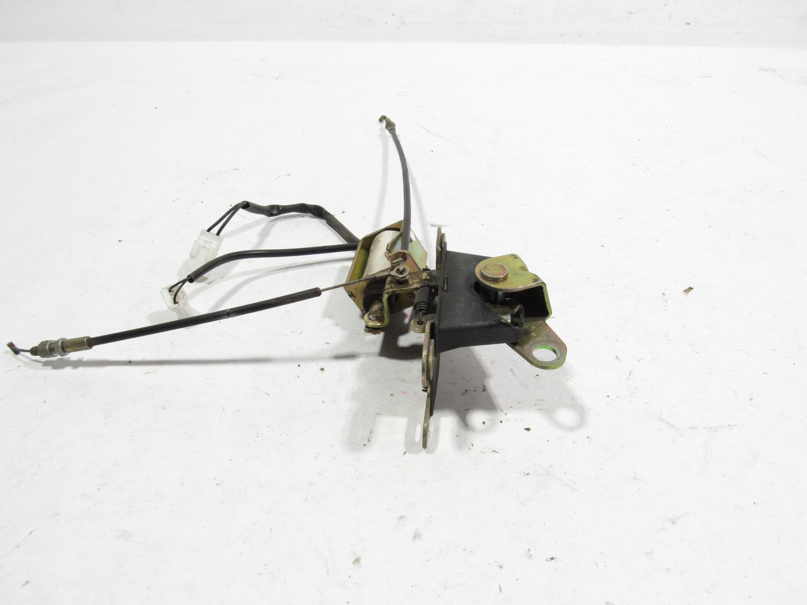 02-06 Maserati Coupe GT 2004 Rear Trunk Lock Latch Mechanism ;
