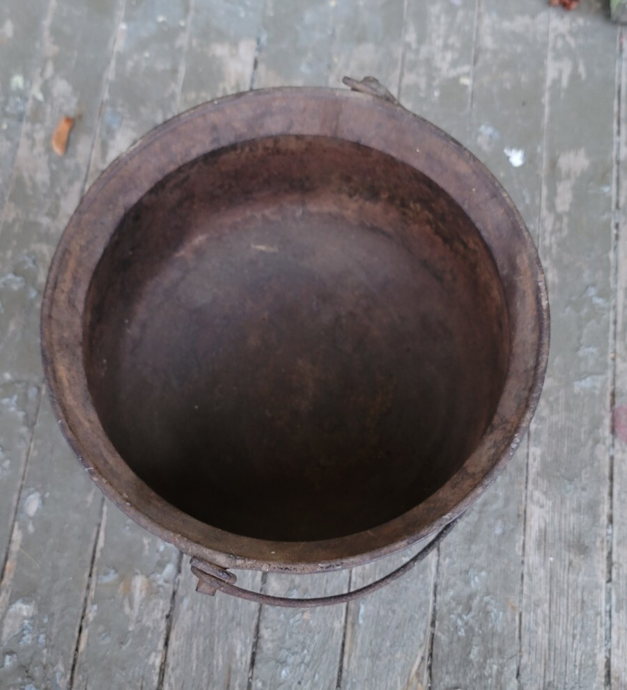 VINTAGE CAST IRON Favorite Piqua Ware No 8 3Leg Cast Iron Kettle eBay