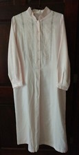 Vtg Shadowline Pink w/lace  embroidered rose buds Nightgown Soft Nylon-Small