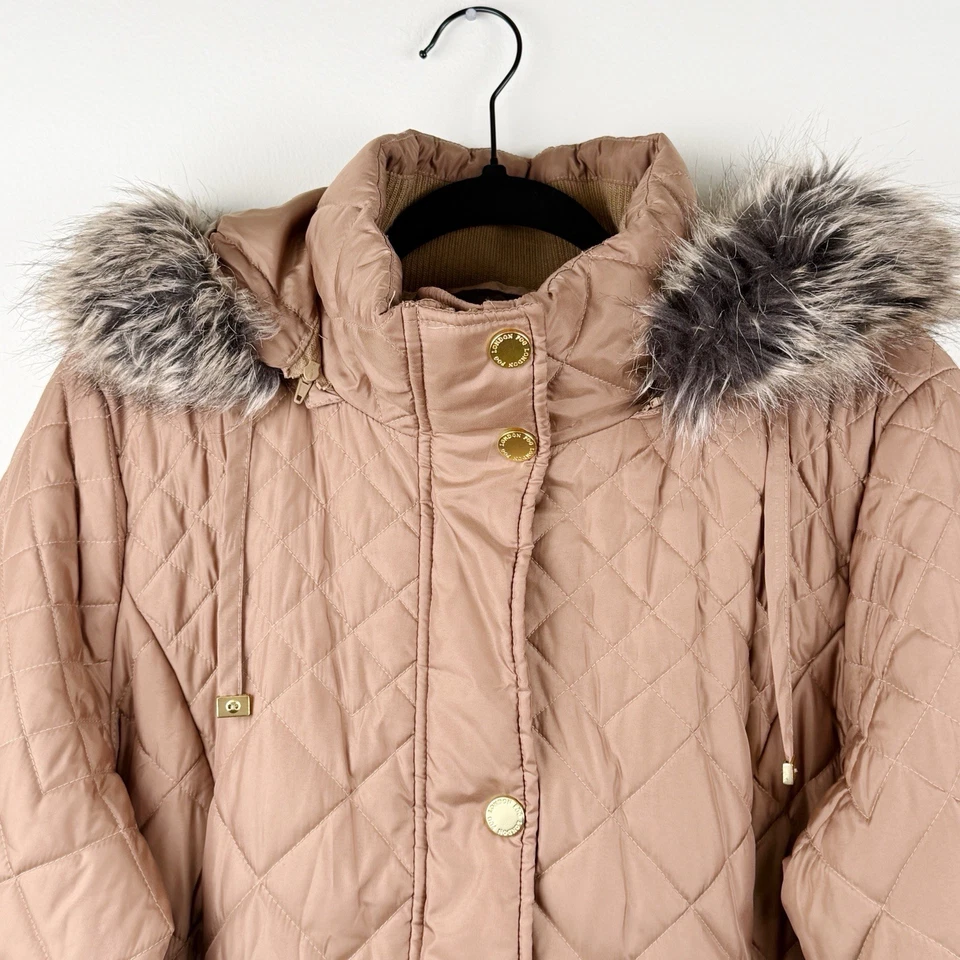 Abrigo acolchado London Fog para mujer talla grande bronceado dorado cremallera imitación piel capucha invierno Foto 3 de 4
