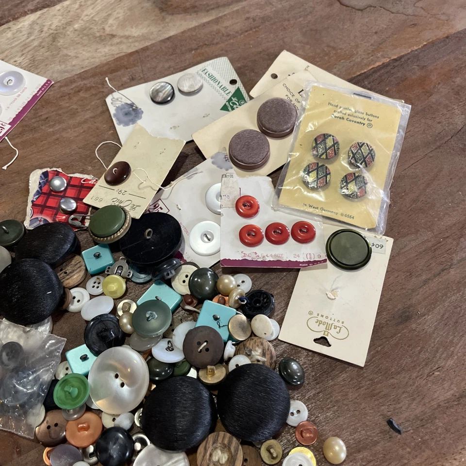 Vintage Antique Plastic Glass Resin Painted Metal Buttons Lot Of 150 - Image 4 of 4