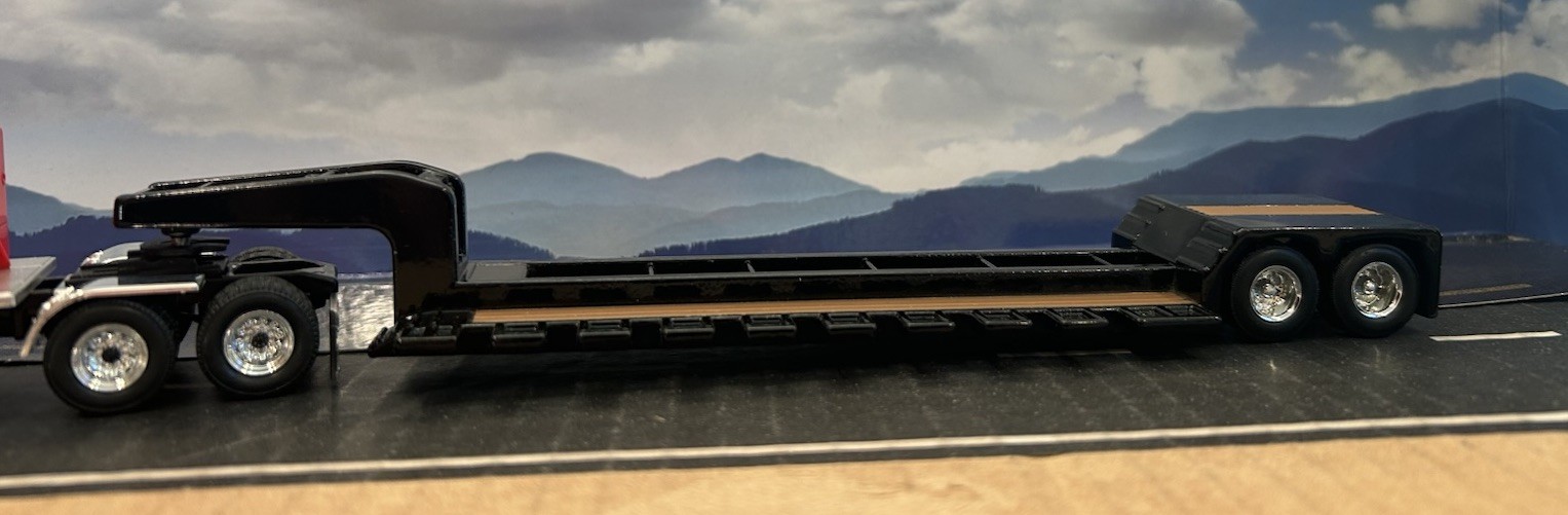 IXO  1/64Peterbilt 359 with Versatile Quad Trac Load