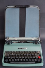 Olivetti Letter 32, Italy, Excellent condition, Case, Original spools, Ribbon thumbnail