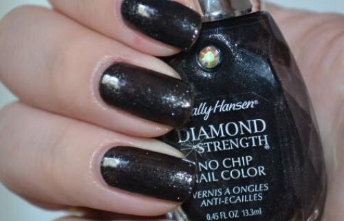 SALLY HANSEN Diamond Strength No Chip Nail Polish 13.3ml - Black Diamonds (480)