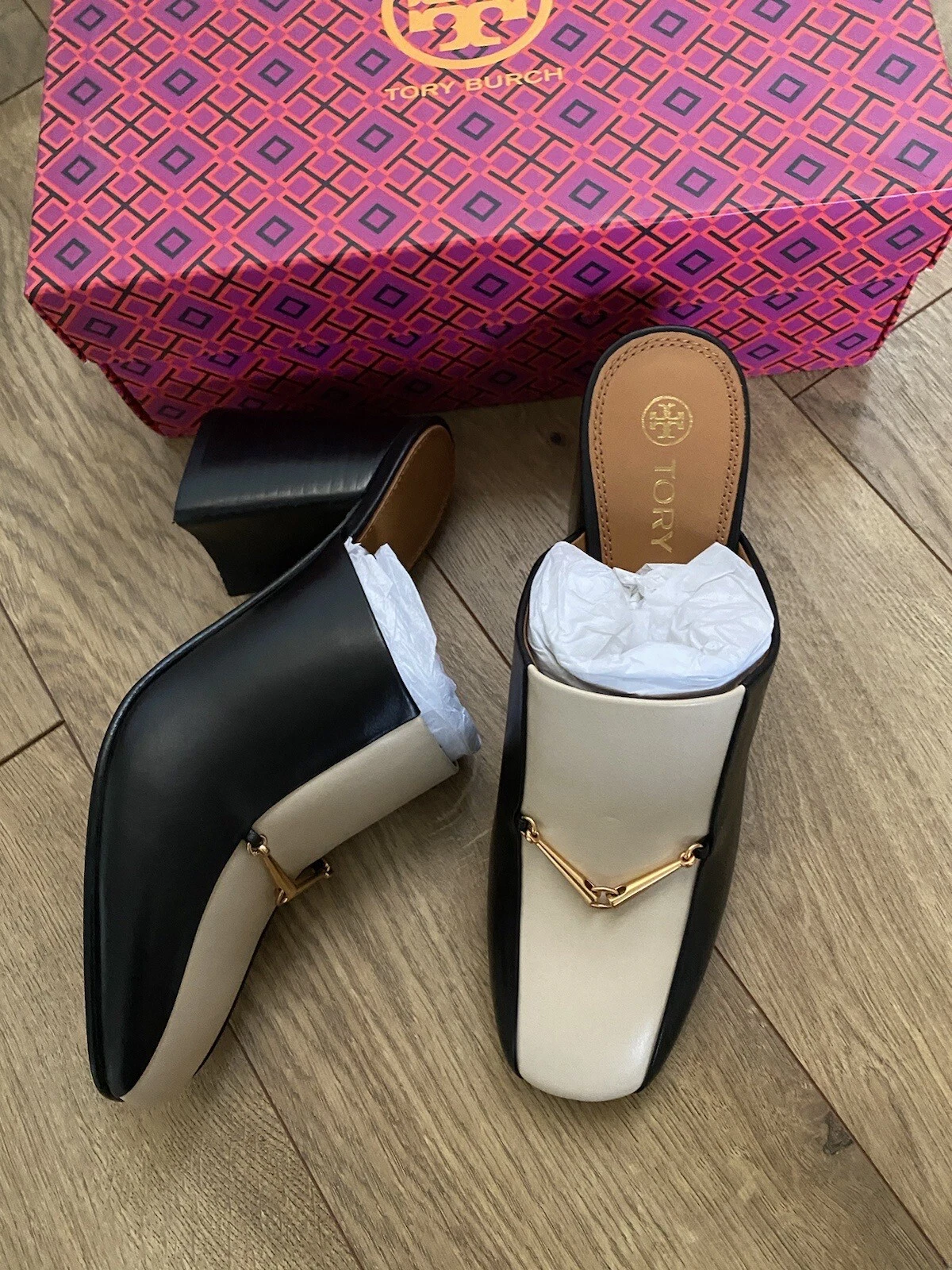 TORY BURCH MULO EQUESTRE MAGLIE 80 MM POMPA PELLE NERO DULCE DE LECHE TAGLIA US 7 5